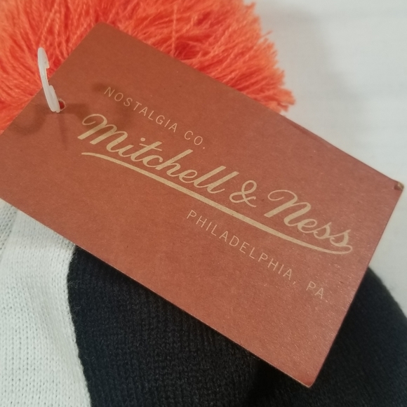 Mitchell & Ness Philadelphia Flyers Beanie - Picture 5 of 6